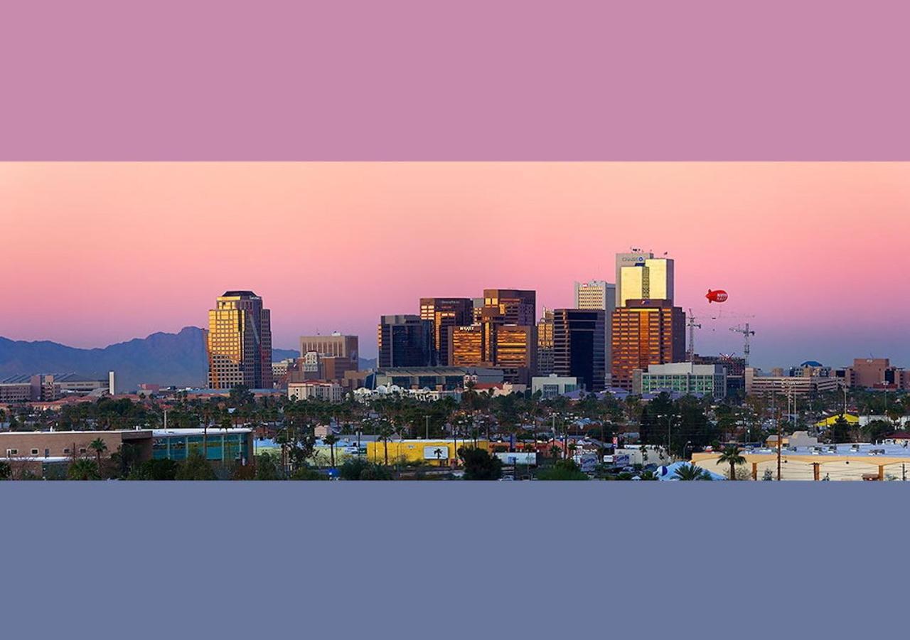 Poolside To 1 Of 3 Pool-spa Complexes, Heated & Open 24/7/365! Holiday home Phoenix