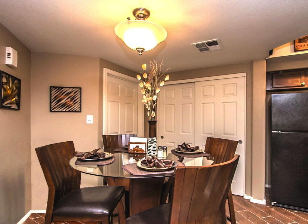 Holiday home Poolside To 1 Of 3 Pool-spa Complexes, Heated & Open 24/7/365! *