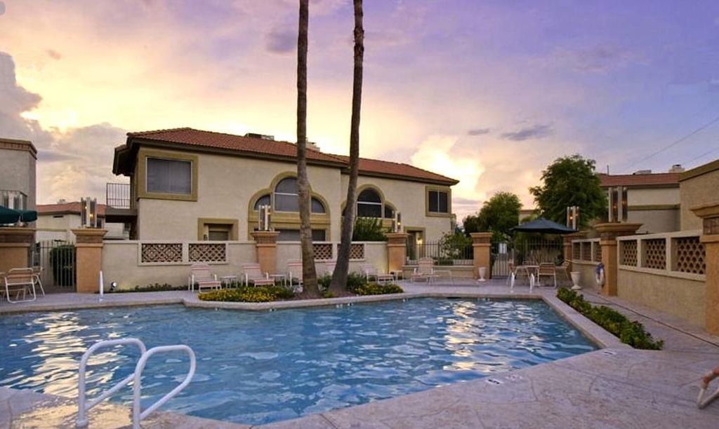 Holiday home Poolside To 1 Of 3 Pool-spa Complexes, Heated & Open 24/7/365! Phoenix