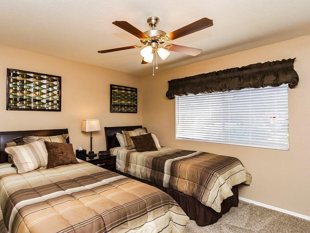 Poolside To 1 Of 3 Pool-spa Complexes, Heated & Open 24/7/365! *