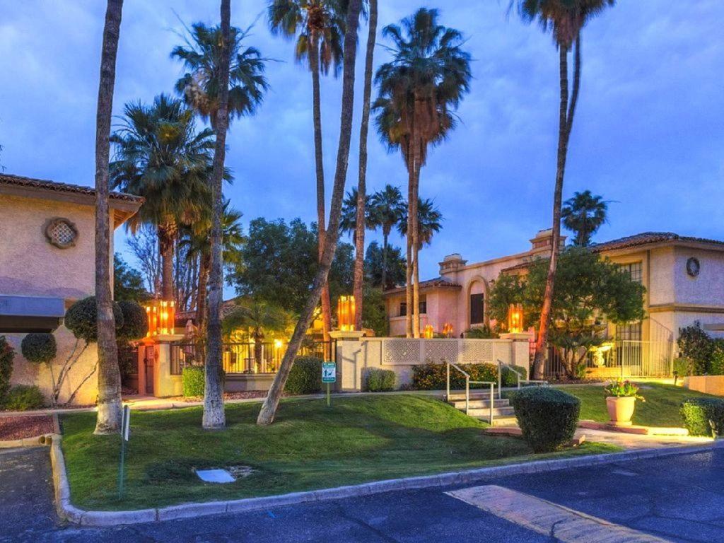 Poolside To 1 Of 3 Pool-spa Complexes, Heated & Open 24/7/365! Holiday home